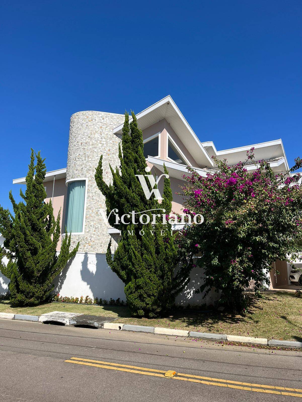 Casa de Condomínio à venda com 3 quartos, 330m² - Foto 2