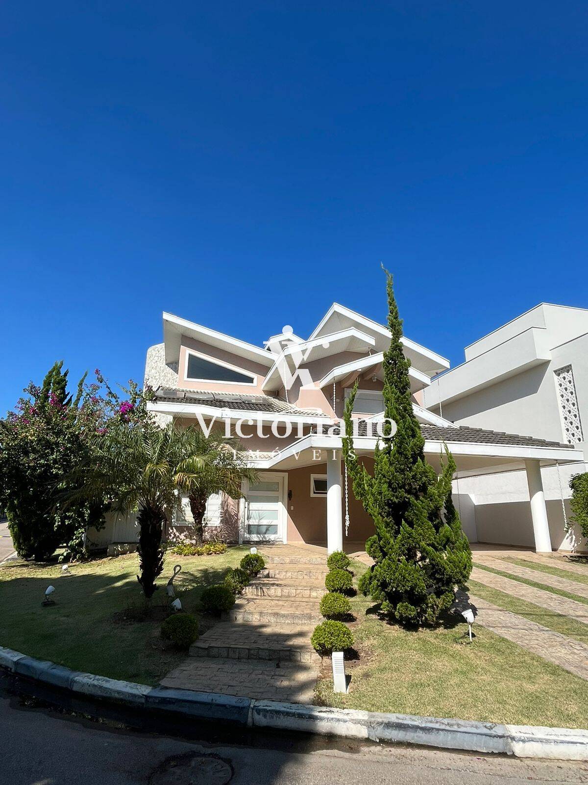 Casa de Condomínio à venda com 3 quartos, 330m² - Foto 1