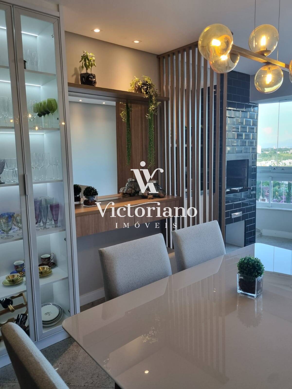 Apartamento à venda com 3 quartos, 105m² - Foto 1