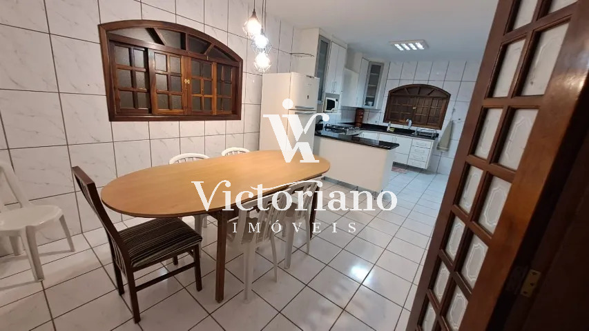 Casa à venda com 4 quartos, 210m² - Foto 12