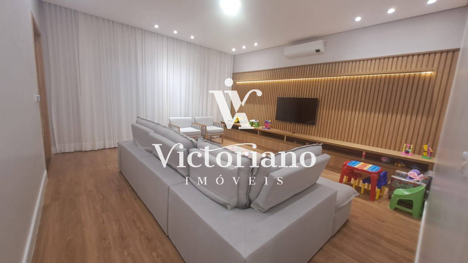 Casa à venda com 3 quartos, 170m² - Foto 1