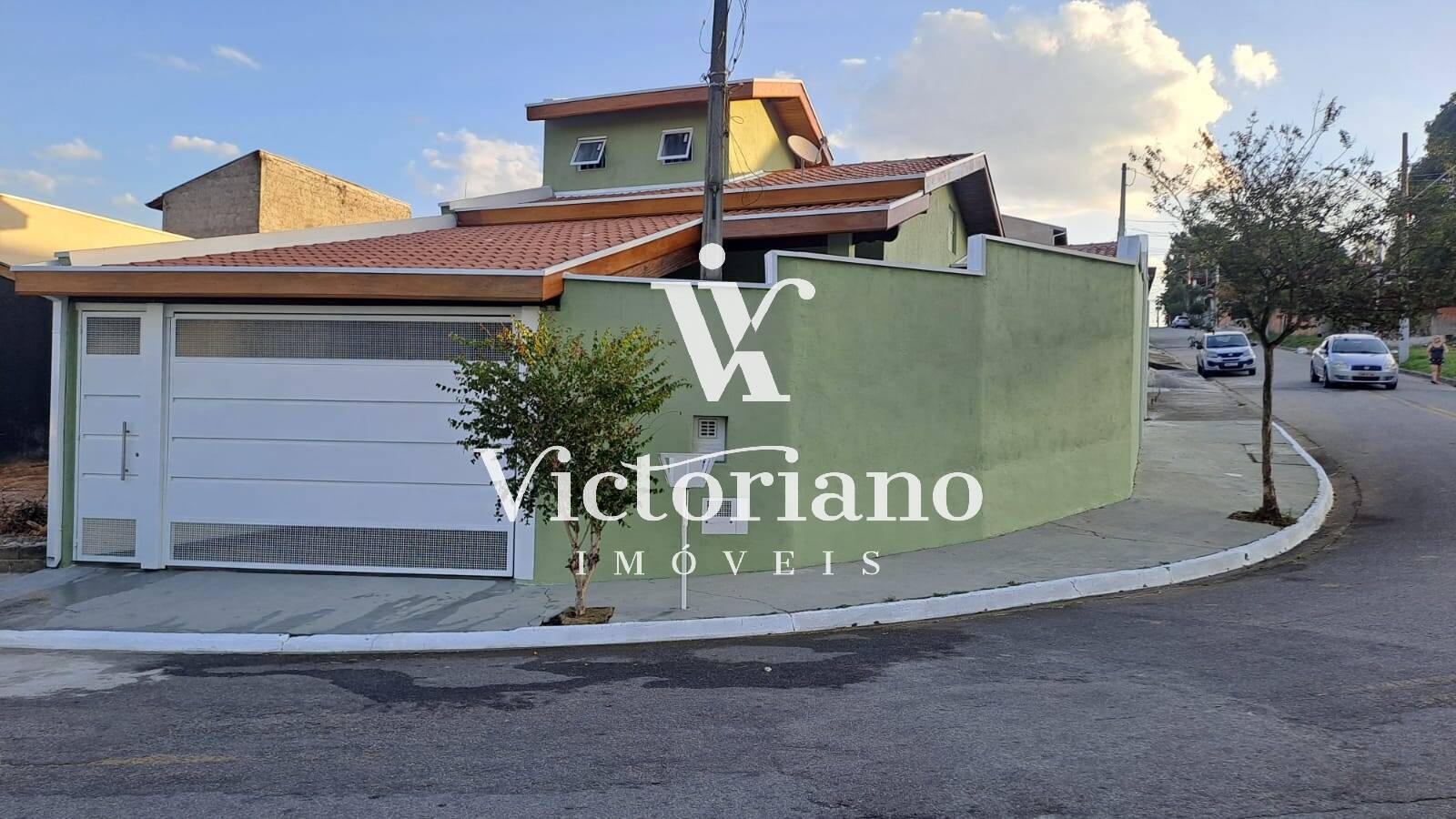 Casa à venda com 2 quartos, 72m² - Foto 1