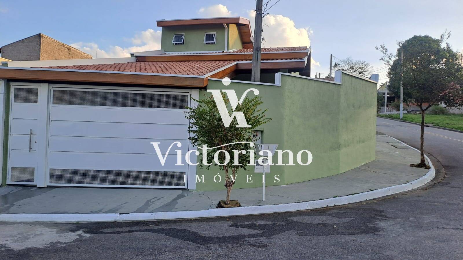 Casa à venda com 2 quartos, 72m² - Foto 2