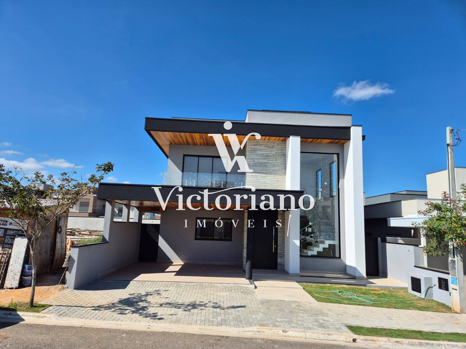 Casa de Condomínio à venda com 4 quartos, 257m² - Foto 2