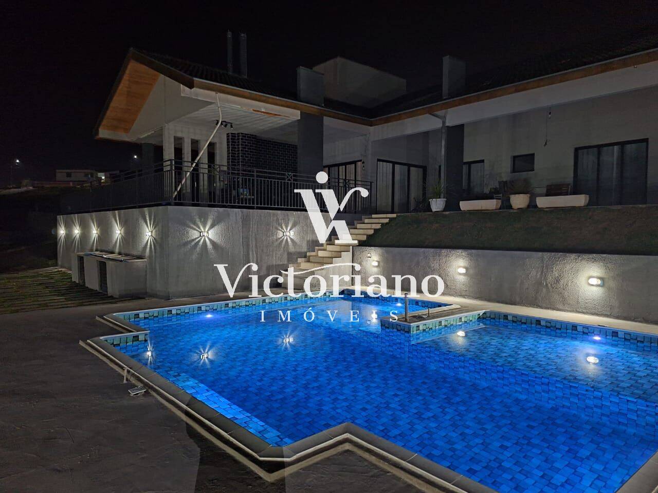 Casa de Condomínio à venda com 3 quartos, 340m² - Foto 1