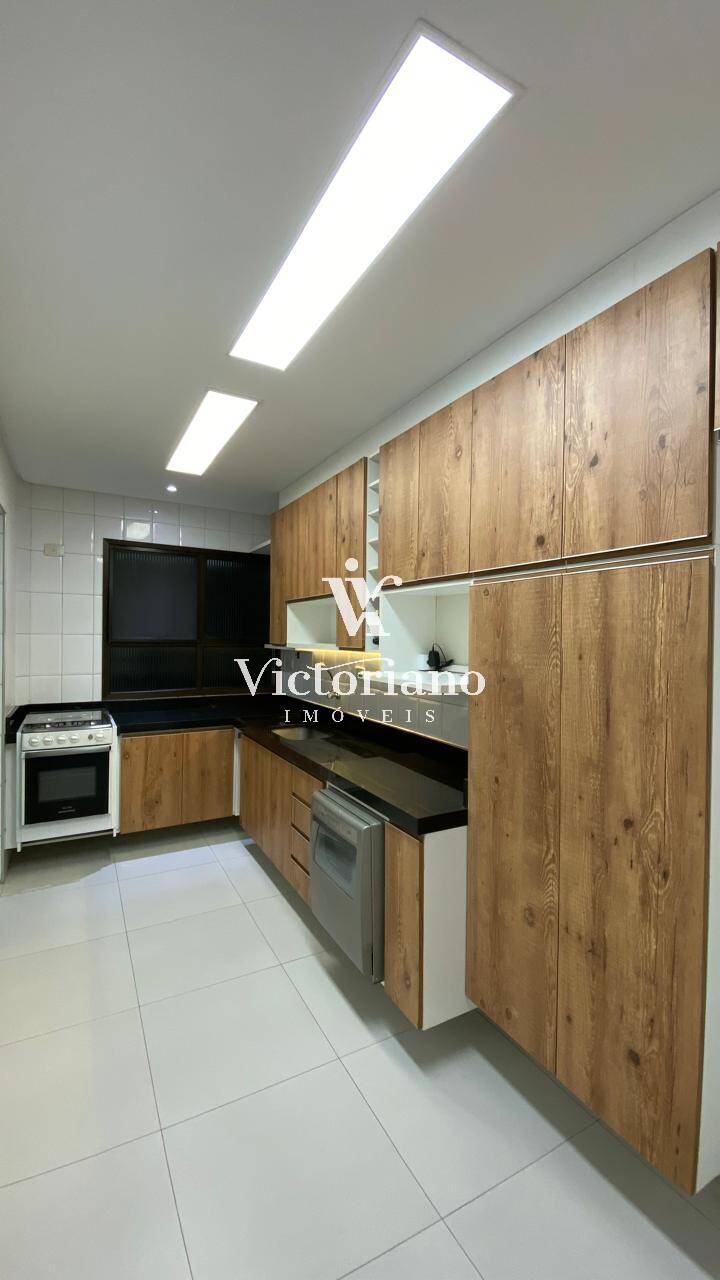 Apartamento à venda com 3 quartos, 182m² - Foto 4