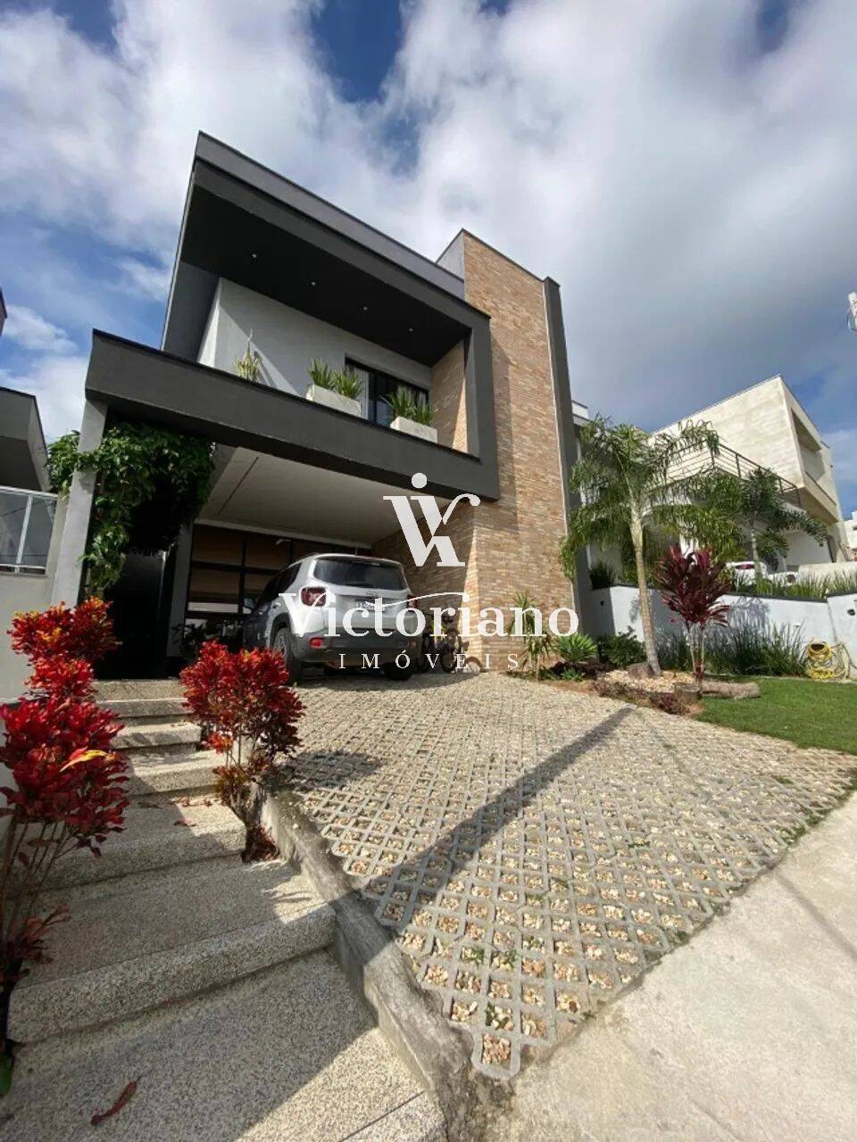 Casa de Condomínio à venda com 3 quartos, 244m² - Foto 1