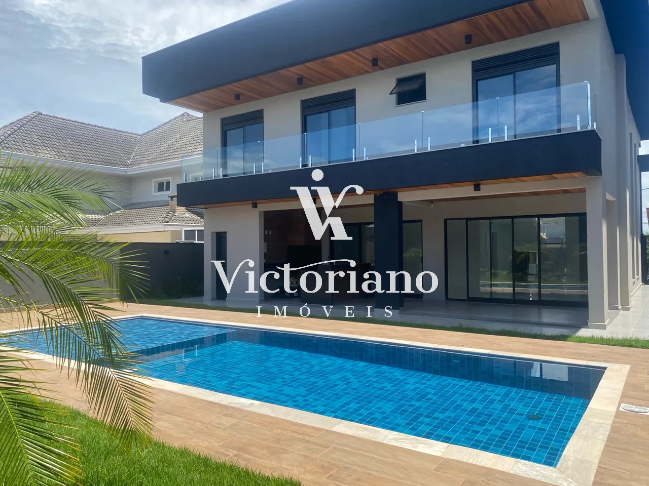Casa de Condomínio à venda com 4 quartos, 350m² - Foto 2