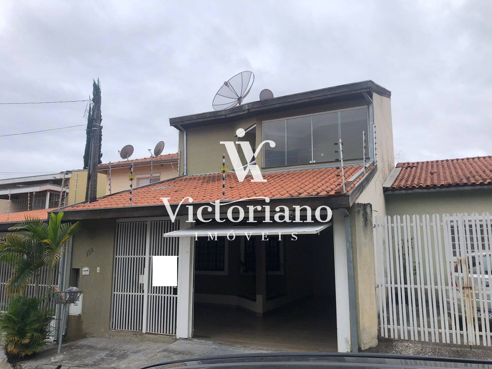 Casa, 4 quartos, 235 m² - Foto 1